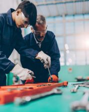 Aides à l’embauche des apprentis en 2025 : ce qui change et comment en bénéficier