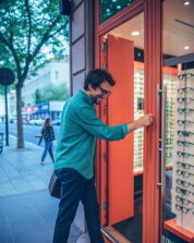 Reprendre ou vendre un magasin d’optique : aspects fiscaux