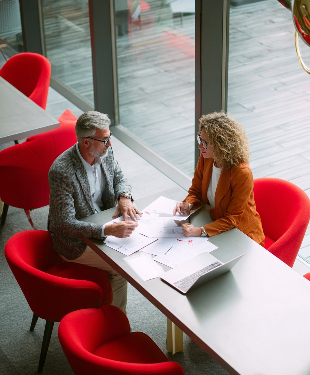 Audit social en entreprise, réunion entre RH et dirigeant