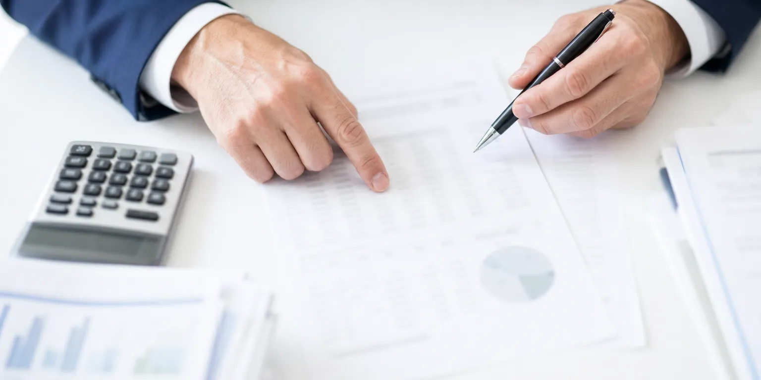 Calcul de la valorisation d'une officine : multiple de marge brute et multiple d'EBE retraité